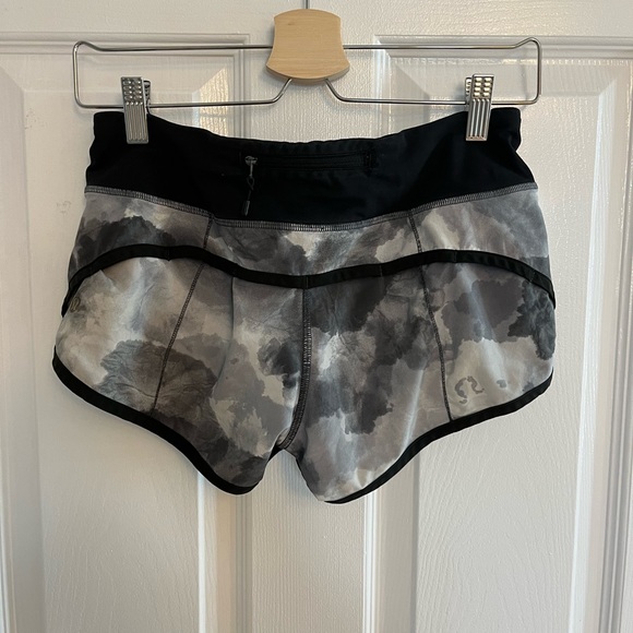 Lululemon size 2 running shorts - Picture 2 of 2